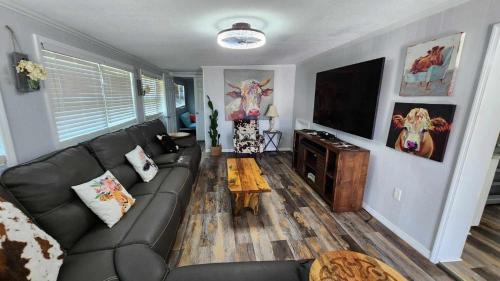River Ranch Apartment | Welcome to our Florida Flamingo Cottage at River Ranch Resort! 53