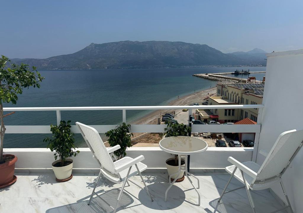 Korithion Apartment | White Angels