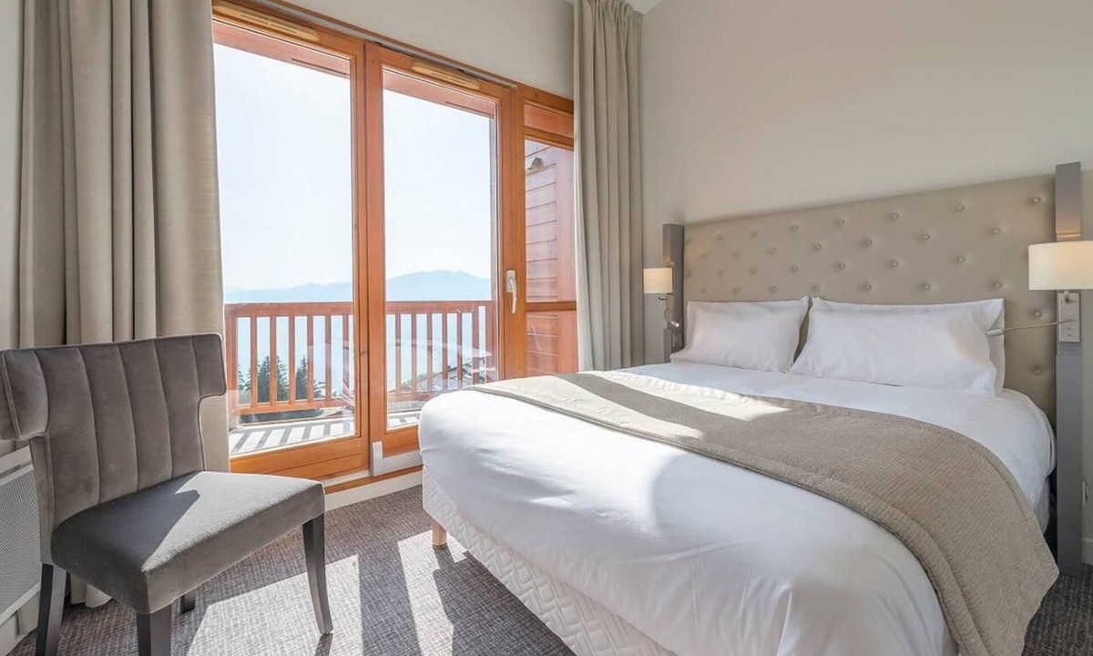 Arc-1800 Hotel | Wifi, 300m from shops, fitness, swimming pool, sauna, hammam, balcony, tv, ski locker, 55m²
