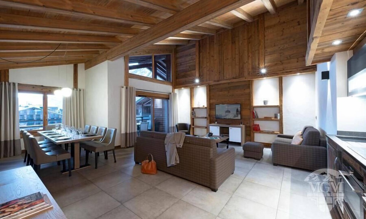 Chamonix City Centre Apartment | Wifi, 50m from shops, fitness, swimming pool, sauna, hammam, balcony, ski locker, 78m², Chamonix