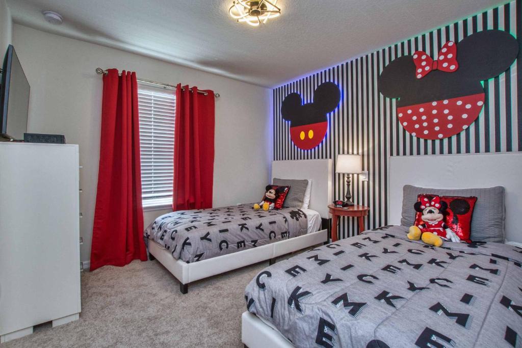 Davenport House | Windsor Island 5 Bed Townhouse splashpool 4500WI