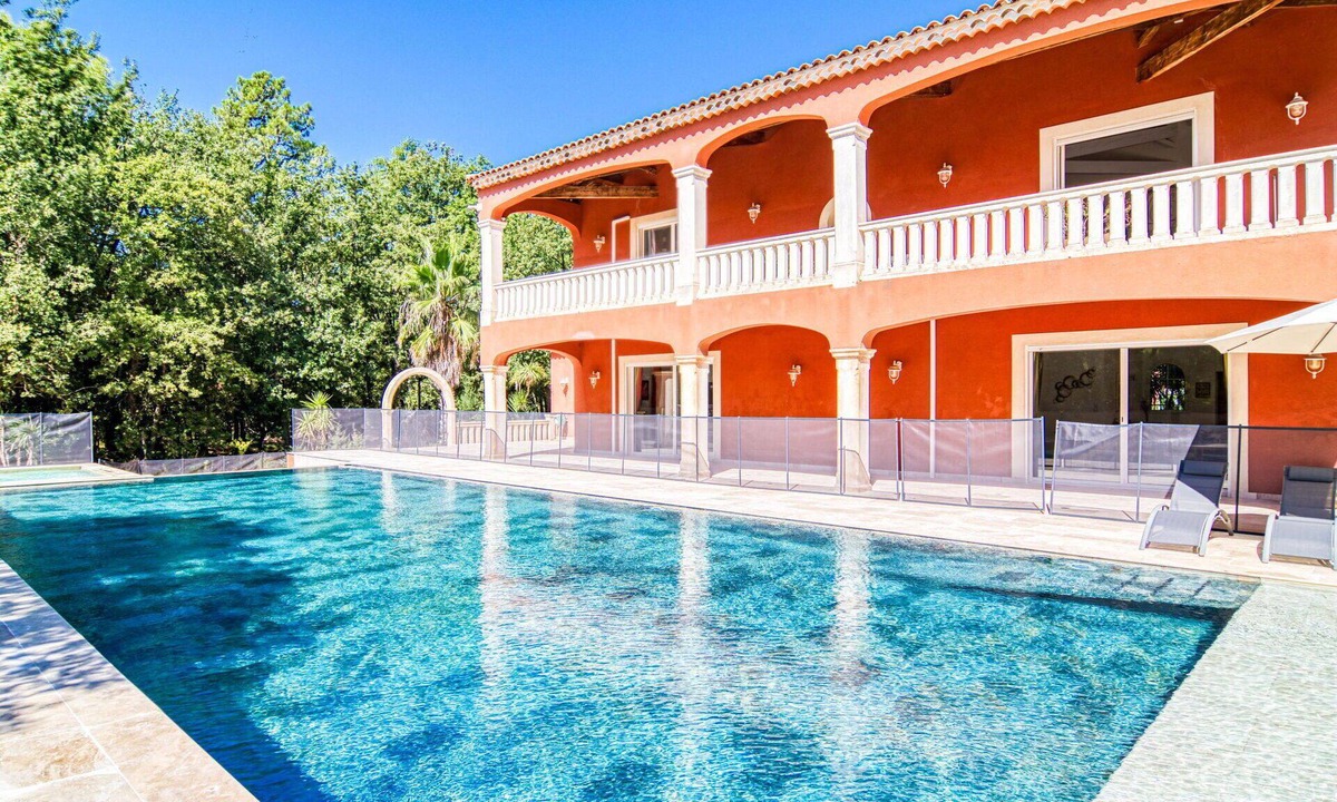 Meounes-les-Montrieux House | Wonderful private villa for 10 guests with hot tub, private pool, WIFI, A/C, TV and terrace