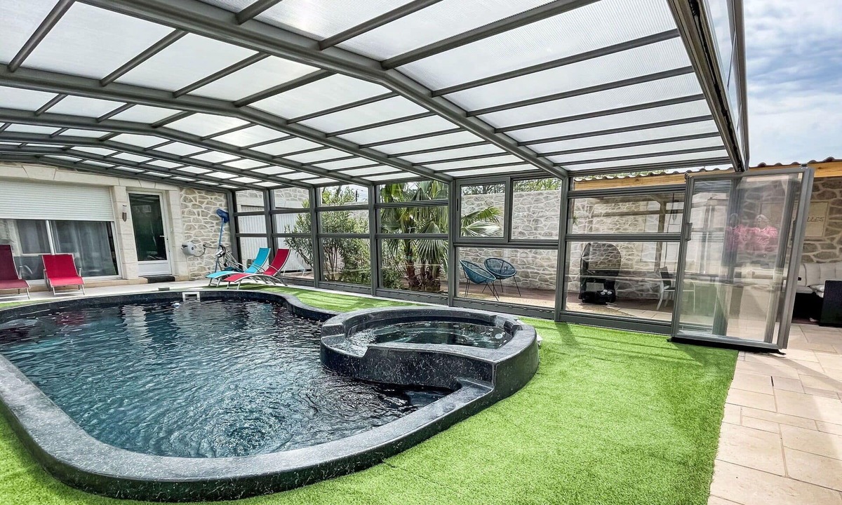 Caumont-sur-Durance House | Wonderful private villa with private pool, A/C, hot tub, WIFI, TV, patio and pets allowed