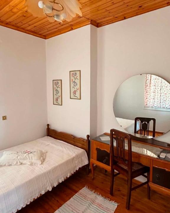 Monastiraki Apartment | Yiayia Mia Village House