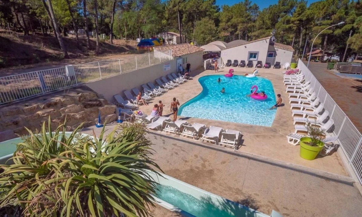 Mondragon House | ZEcamping 3 étoiles animé piscine chauffée locatif TV 38m2 6 pers