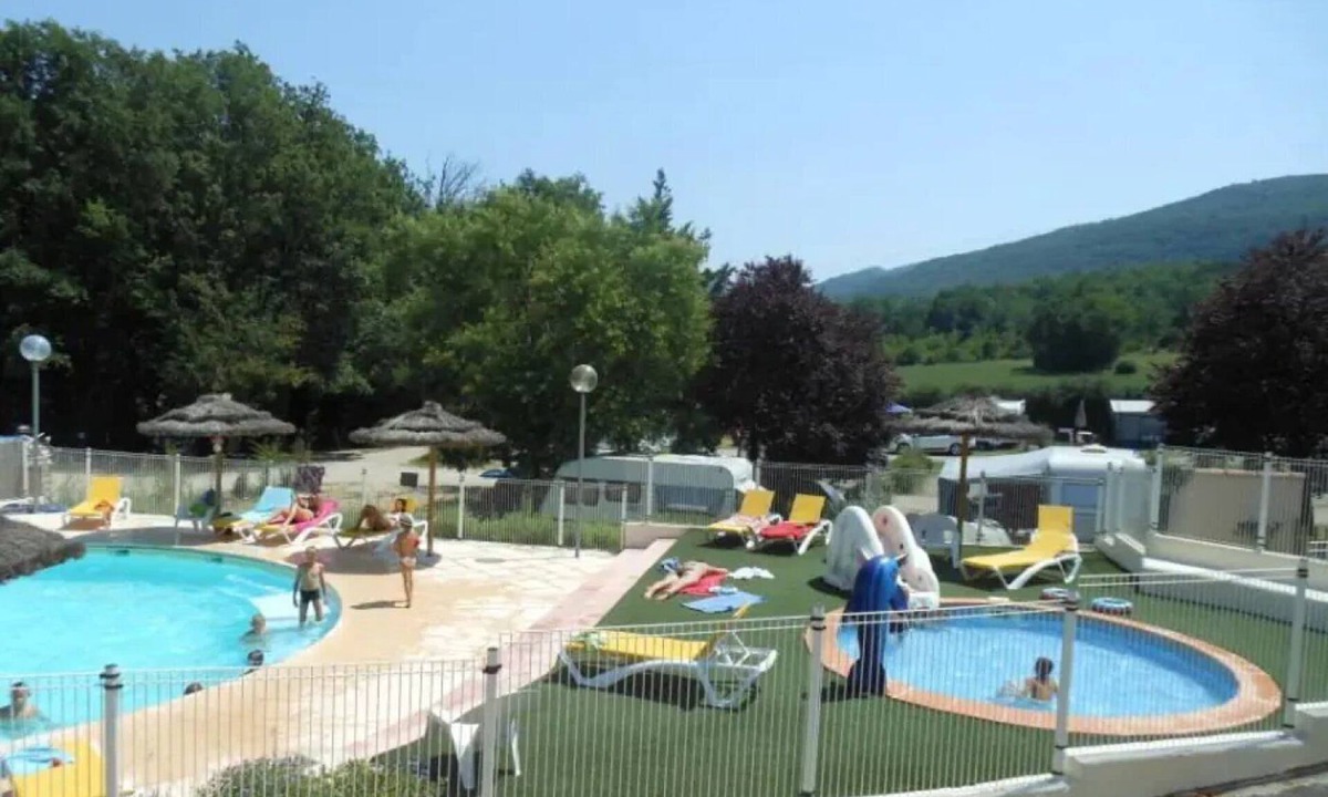 Bauduen Ski Chalet | ZEcamping 3 étoiles pataugeoire piscine animaux acceptés locatif 25m2