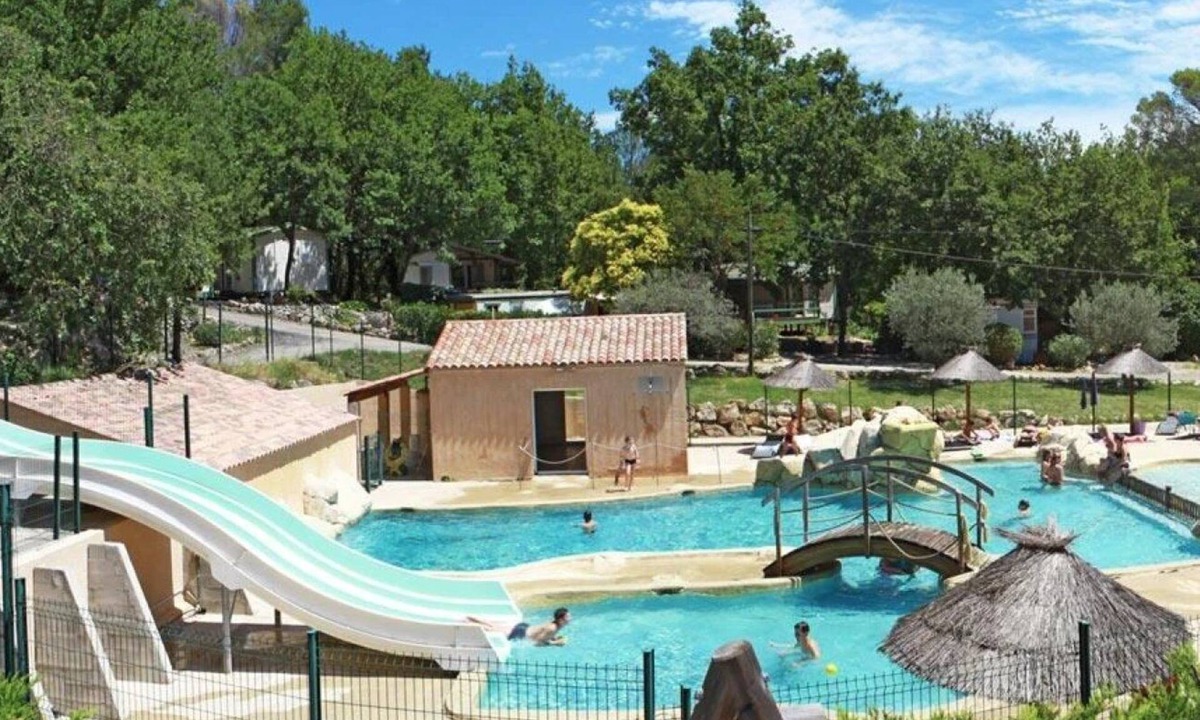 Callas House | ZEcamping 4* espace aquatique toboggans animaux acceptés tente TV clim
