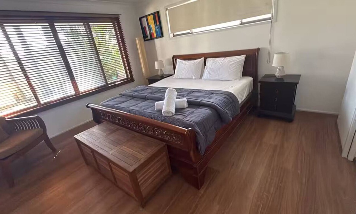 Broadbeach Waters House | Zen (With Car Parking)