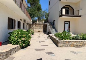 #10 Despina Studios Kastanies Raxes Ikaria