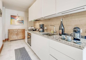 20m from resort center, 6th floor, view lake, tv, ski locker, 70m², Tignes