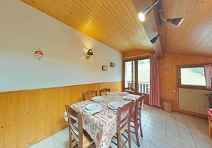 Appartement ensoleillé 2 étoiles, 6 couchages, proche pistes, balcon sud, navette ski - FR-1-241-94
