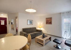 Appartement F2 climatisé avec terrasse, proche thermes et centre-ville, animaux acceptés, à Lamalou - FR-1-451-4