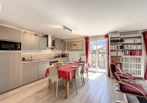 Appartement rénové à Chamonix, balcon, parking - FR-1-507-37
