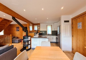 Bright chalet with wood stove and free WIFI - 6 to 8 people - Garage