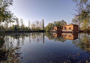 Cabane insolite sur étang, 2 à 4 pers, animaux admis - FR-1-496-83
