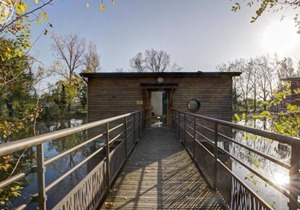 Cabane insolite sur étang, 2 à 4 pers, animaux admis - FR-1-496-83