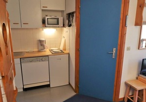 Cozy Apartment for 2-4 People, Central Location, Near Ski Slopes, Pool Access in Summer