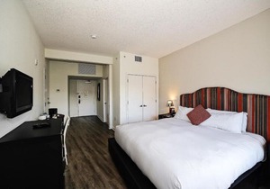 DISNEY ESCAPE, COMFY UNIT FOR 2! POOL!