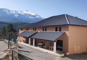 Jausiers: 50m² T3 apartment with terrace, pool, pets allowed