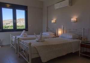 'Perivoli' House A, family friendly spring and summer holidays