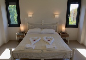 'Perivoli' House A, family friendly spring and summer holidays