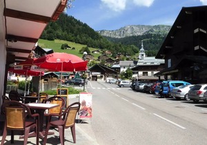 Residence Val Blanc 1 - South facing apartment in the heart of the village, close to ski lifts