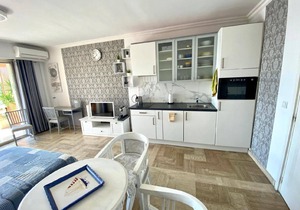 Studio apartment with a little terrace and a panoramic view, very close to the old town