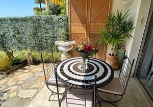 Studio apartment with a little terrace and a panoramic view, very close to the old town