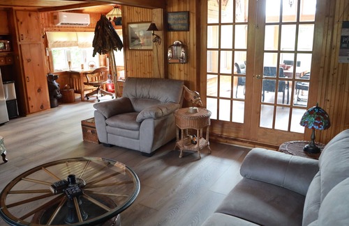 Collingwood Corner Cabin | Relax on the River Philip!