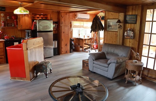 Collingwood Corner Cabin | Relax on the River Philip!