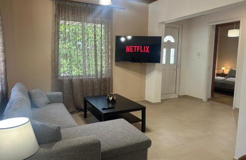 Georgios Karaiskakis Apartment | Ήρεμη Μονοκατοικία μέσα στο Πράσινο