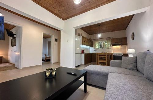 Georgios Karaiskakis Apartment | Ήρεμη Μονοκατοικία μέσα στο Πράσινο