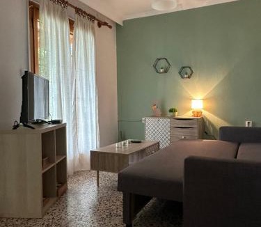 Stomio House | Με Θεα!