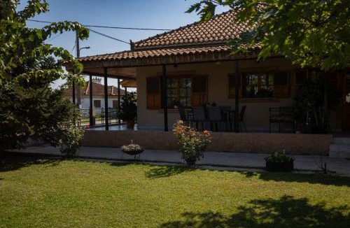 Gomfoi House | Σπίτι με κήπο στους Γόμφους Τρικάλων