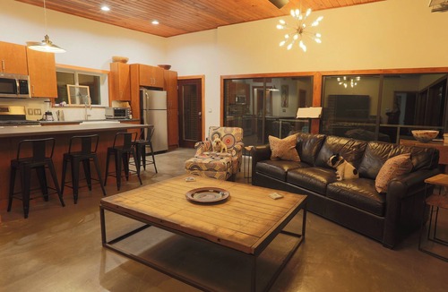 Winter Haven Cottage | 1-Bedroom Guest Cottage on Historic Lakefront Estate