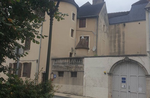 Saint-Amand-Montrond House | 1 Bedroom Private Vacation Home In Saint-Amand-Montrond