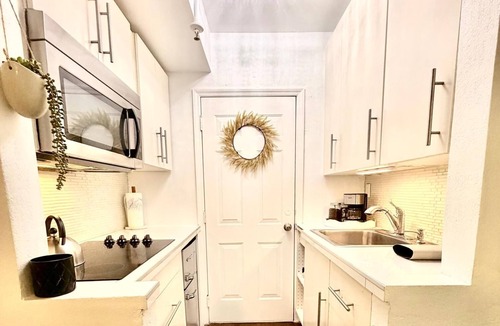 Mid Beach Condo | 1 BR on Collins Ave. steps away from the BEACH