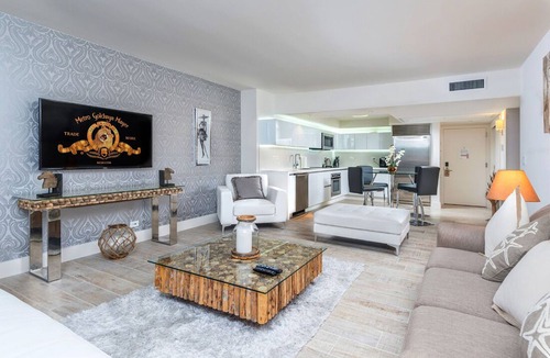 South Beach Apartment | 1 Homes Vacation Rentals by LMC