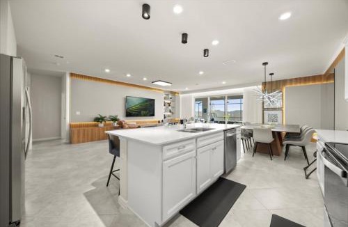 Four Corners House | 10 Bd 9 Ba Windsor Cay 16215 Cc