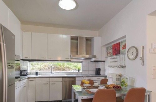Heraklion House | 10-Guest Countryside Villa with Barbecue