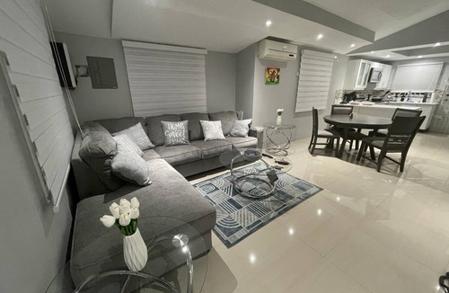 Falmouth House | 10 min drive to beach