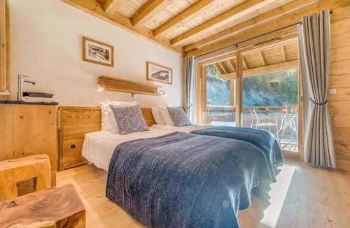 Champagny-en-Vanoise Apartment | 100m from resort center, 15th floor, balcony, parking, tv, ski locker, 96m², Champagny-en-Vanoise