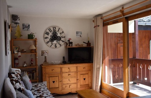 Pralognan-la-Vanoise Apartment | 100m from resort center, 2nd floor, balcony, tv, 34m², Pralognan-la-Vanoise