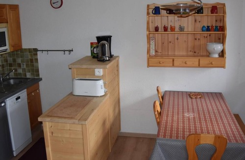 Pralognan-la-Vanoise Apartment | 100m from resort center, 2nd floor, balcony, tv, 38m², Pralognan-la-Vanoise