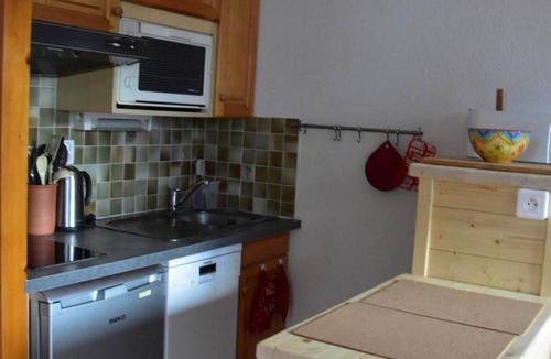 Pralognan-la-Vanoise Apartment | 100m from resort center, 2nd floor, balcony, tv, 38m², Pralognan-la-Vanoise