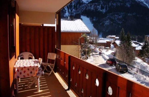 Pralognan-la-Vanoise Apartment | 100m from resort center, 2nd floor, balcony, tv, 38m², Pralognan-la-Vanoise