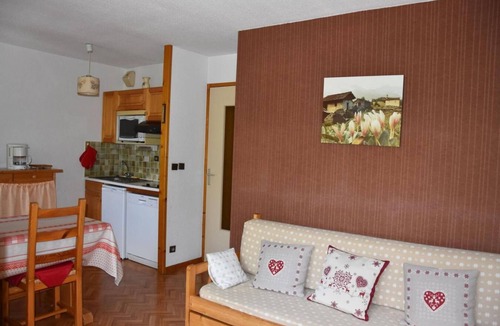 Pralognan-la-Vanoise Apartment | 100m from resort center, 1st floor, balcony, tv, 34m², Pralognan-la-Vanoise