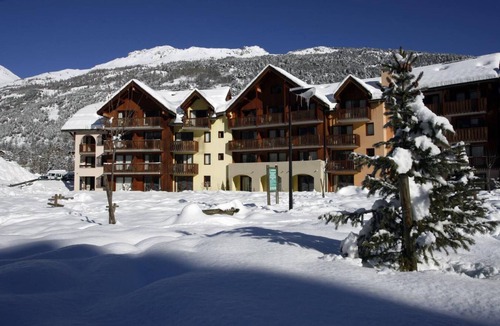 La Salle-les-Alpes Apartment | 100m from resort center, 3rd floor, view mountain, tv, ski locker, 54m², Serre Chevalier