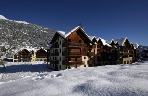 La Salle-les-Alpes Apartment | 100m from resort center, 3rd floor, view mountain, tv, ski locker, 54m², Serre Chevalier