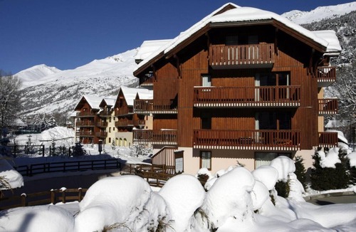 La Salle-les-Alpes Apartment | 100m from resort center, 3rd floor, view mountain, tv, ski locker, 54m², Serre Chevalier